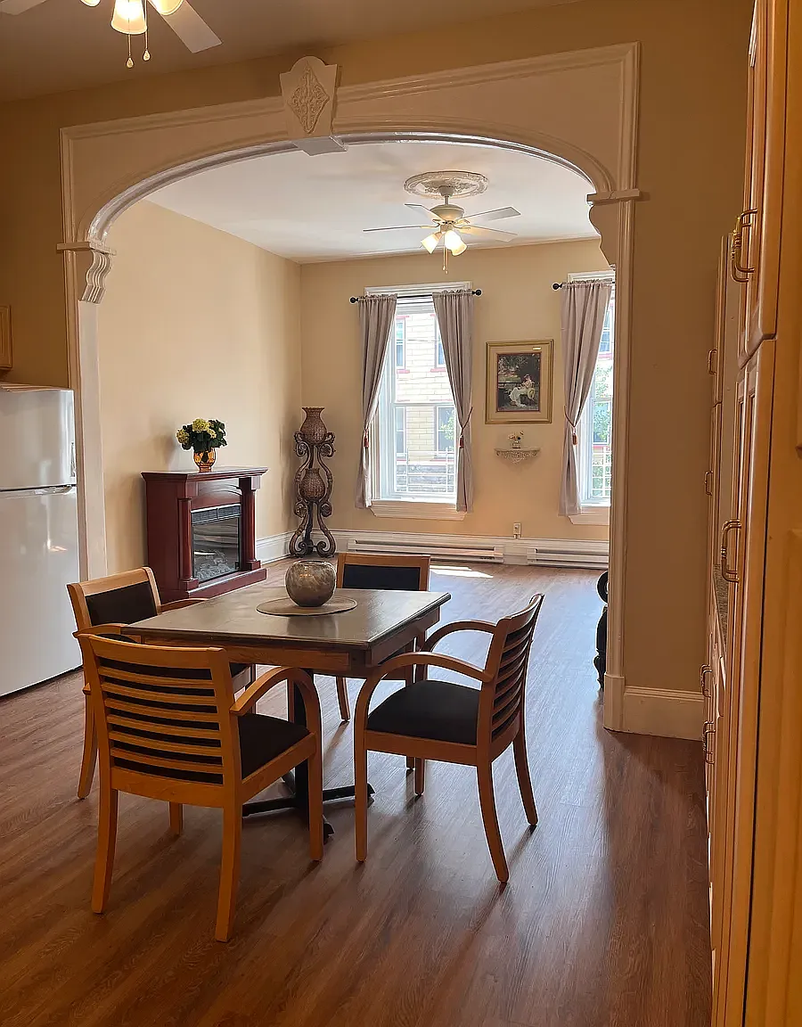 2 bed, 1400 sqft, $1,800 — Photo 2