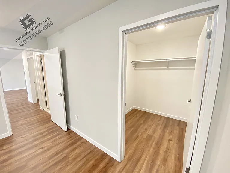 425 11th Ave #204 — Photo 7
