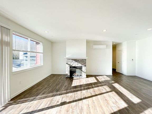 5th image of 258 SE Orchard Dr #303