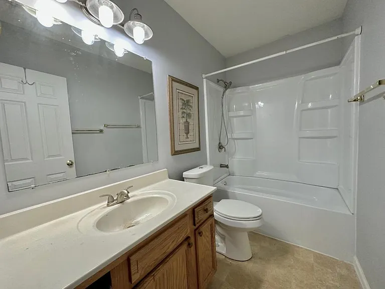 559 Sherman St — Photo 9