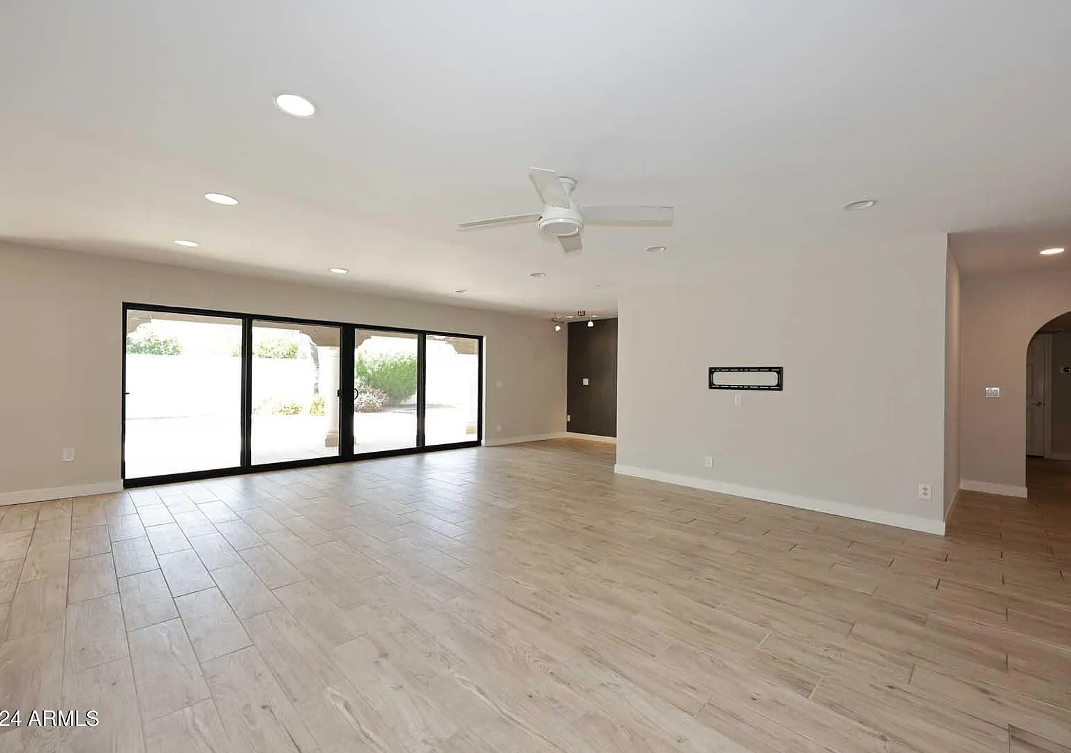 4 bed, 2.5 bath, 3108 sqft, $5,600 — Photo 4