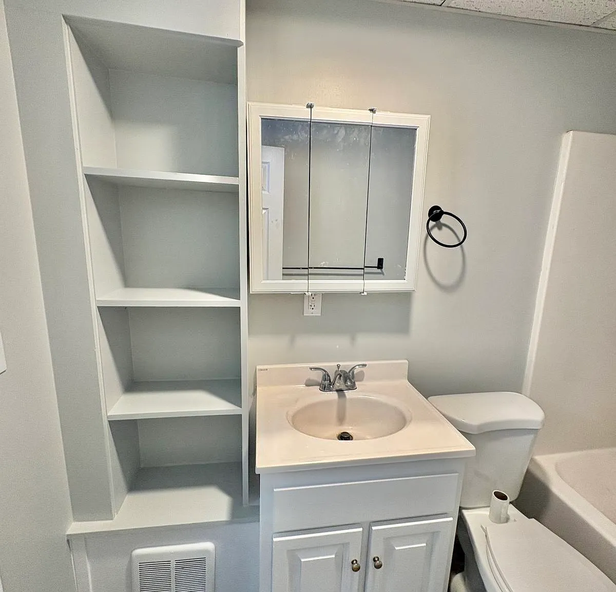 1 bed, $1,600 — Photo 2