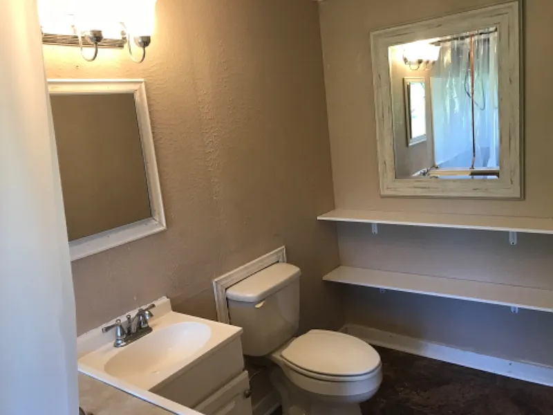 3 bed, 1000 sqft, $975 — Photo 3