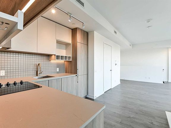 2nd image of 950 Portage Pkwy #511
