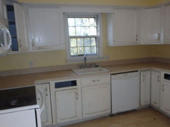 3rd image of 61 Grassy Pond Dr