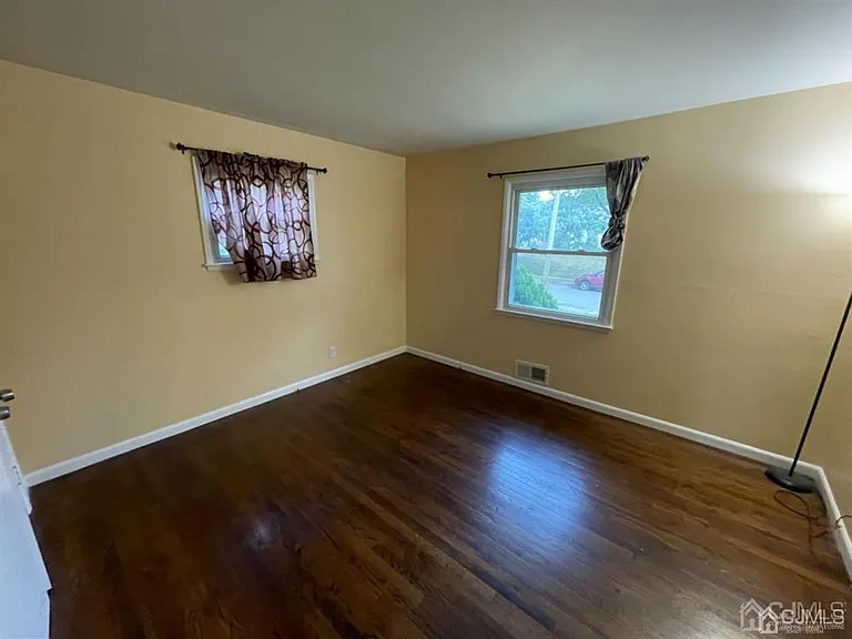 210 Runyon Ave — Photo 11