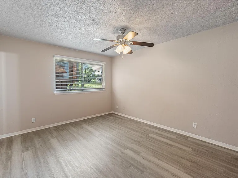 1111 W Rundberg Ln — Photo 10