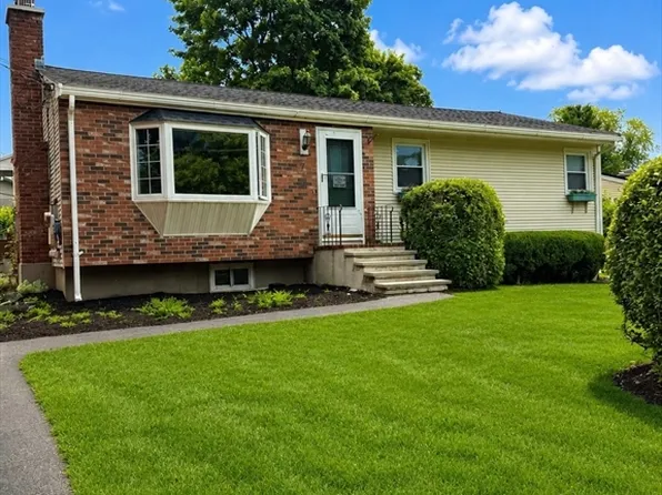 7 Hemlock Dr, Medway, MA 02053