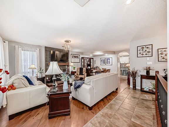 2nd image of 4 Glendale Cres