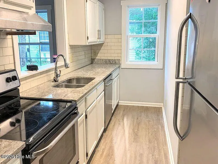 219 Charter Dr — Photo 5