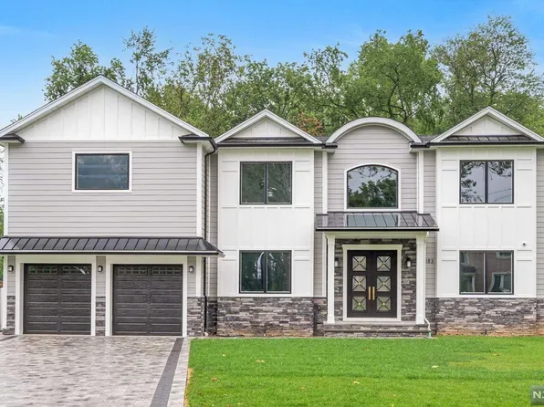 183 Crest Dr, Paramus, NJ 07652