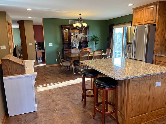 2nd image of 833 Parkview Ct