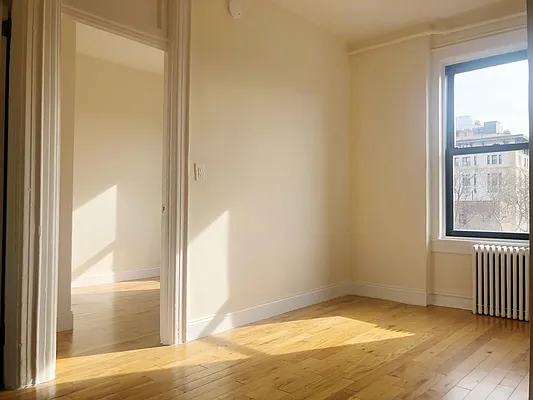 Rented by City Connections Realty | media 10