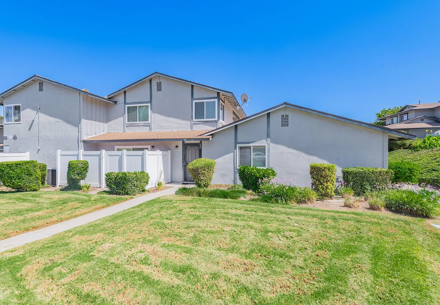 2 bed, 1.5 bath, 1005 sqft, $2,750 — Photo 1