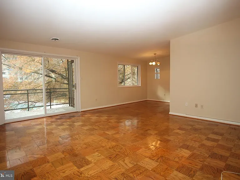 10204 Rockville Pike #402 — Photo 3