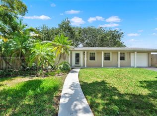 16022 SW 98th Ave, Miami, FL 33157