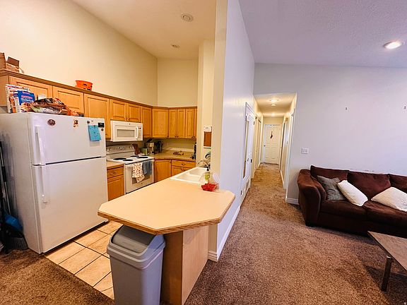 3rd image of 1559 N Riverside Ave #9