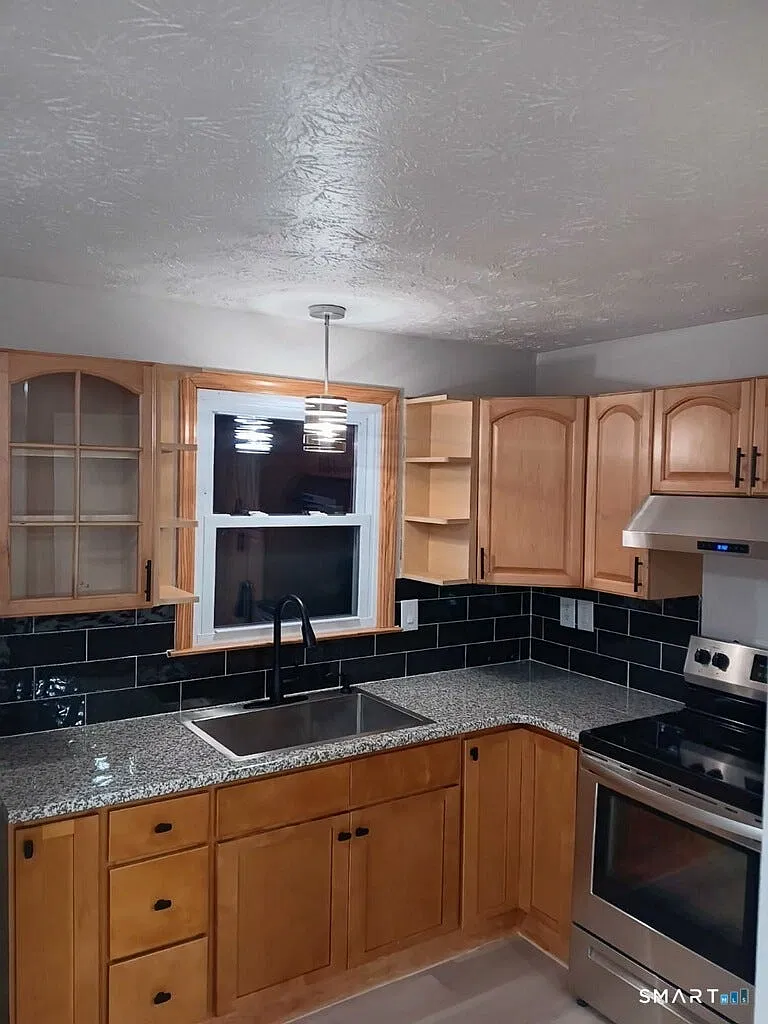 2 bed, 1706 sqft, $1,800 — Photo 2