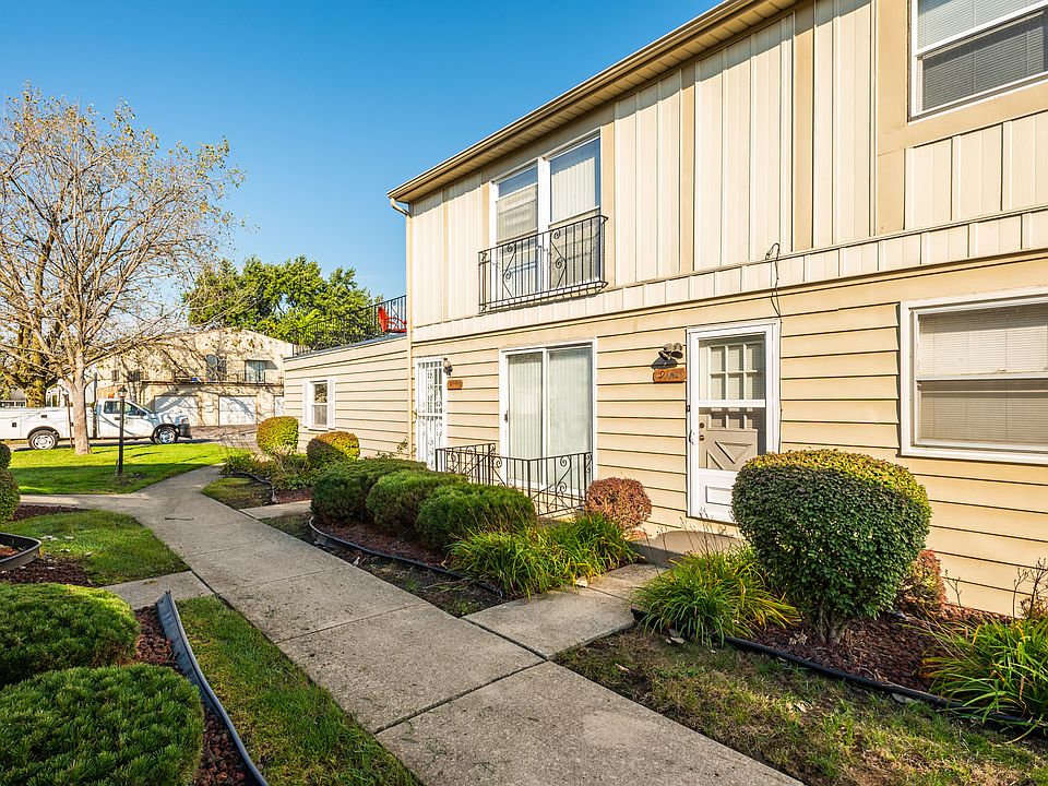 1st image of 19345 Oak Ave Unit 11