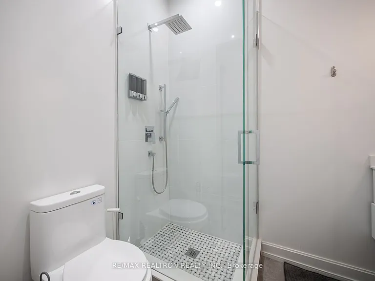 10 Katherine Rd #LOWER — Photo 30