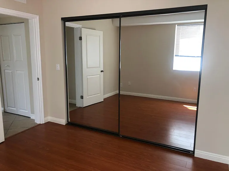 16429 Victory Blvd — Photo 25