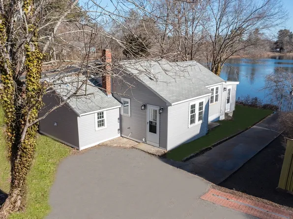 396 Mattakeesett St, Pembroke, MA 02359