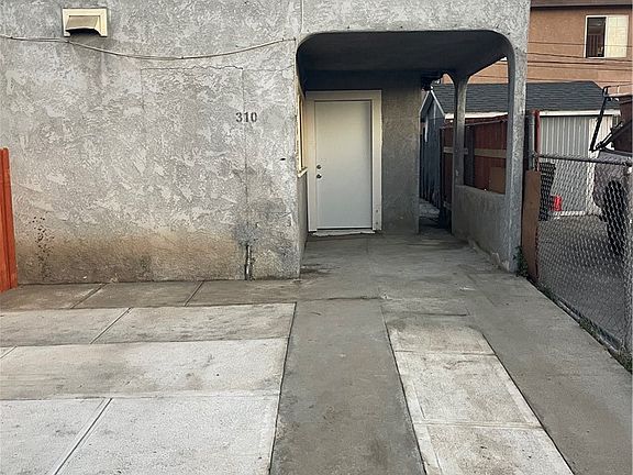 4th image of 310 E 81st St #310