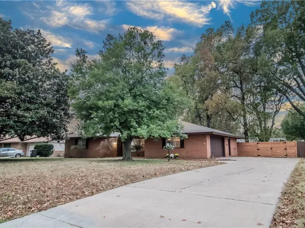 1106 Bronco Ln, Springdale, AR 72762