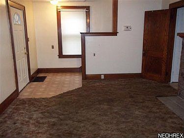 4th image of 266 N Broadway Ave