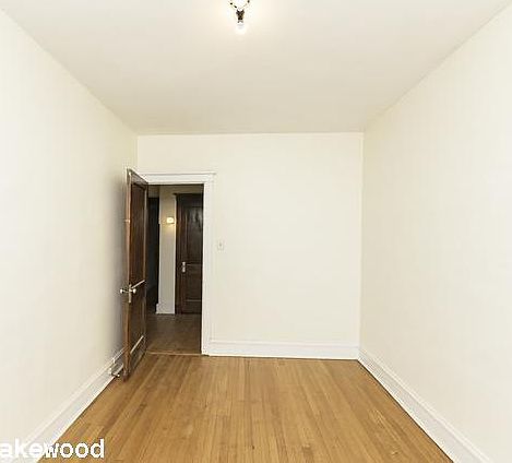 2nd image of 3420 N Lakewood Ave #1324