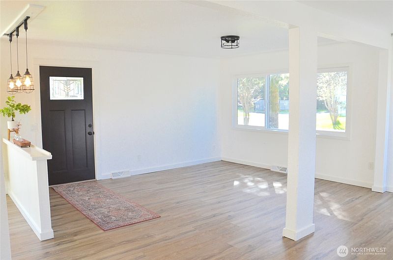 5th image of 834 Jado Place