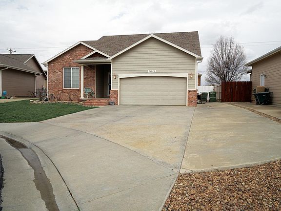 2nd image of 1011 Piercy Ct