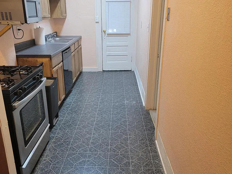 2822 N Hudson Ave — Photo 8