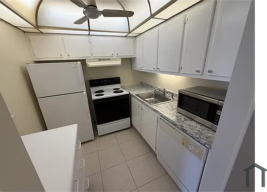 261 Camden Dr E #K — Photo 13