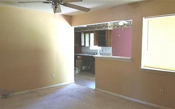 3rd image of 323 Teakwood Dr