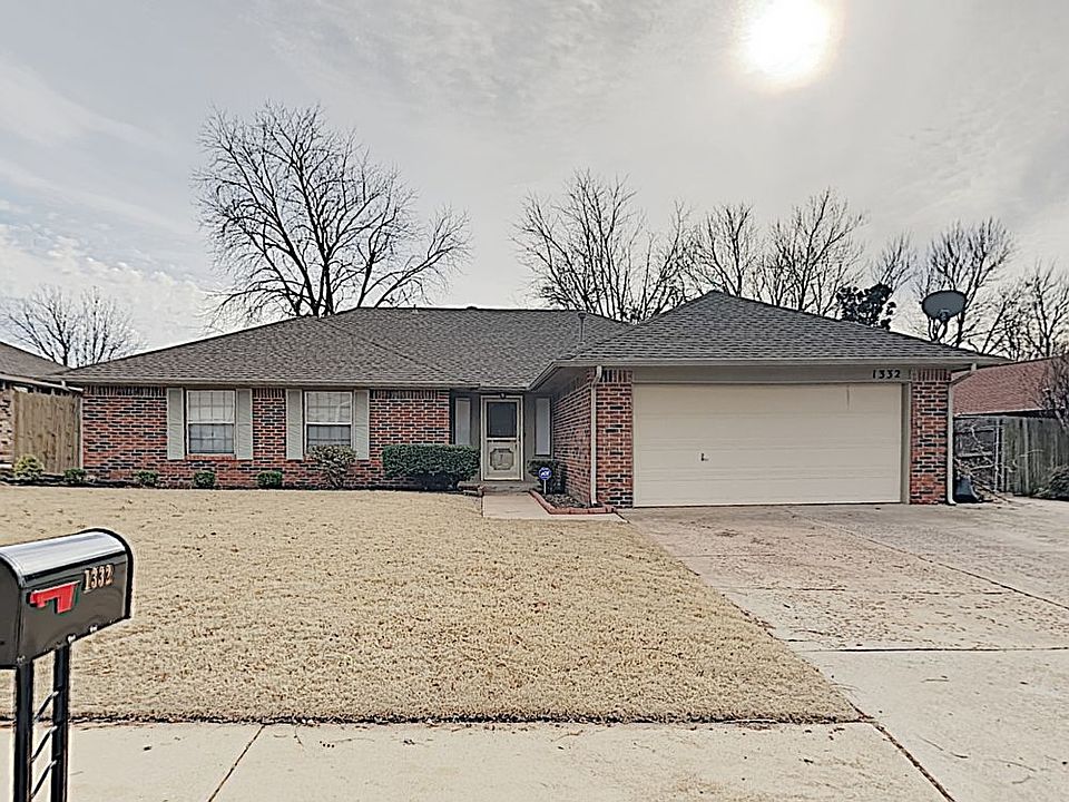 1st image of 1332 NE 20th Pl