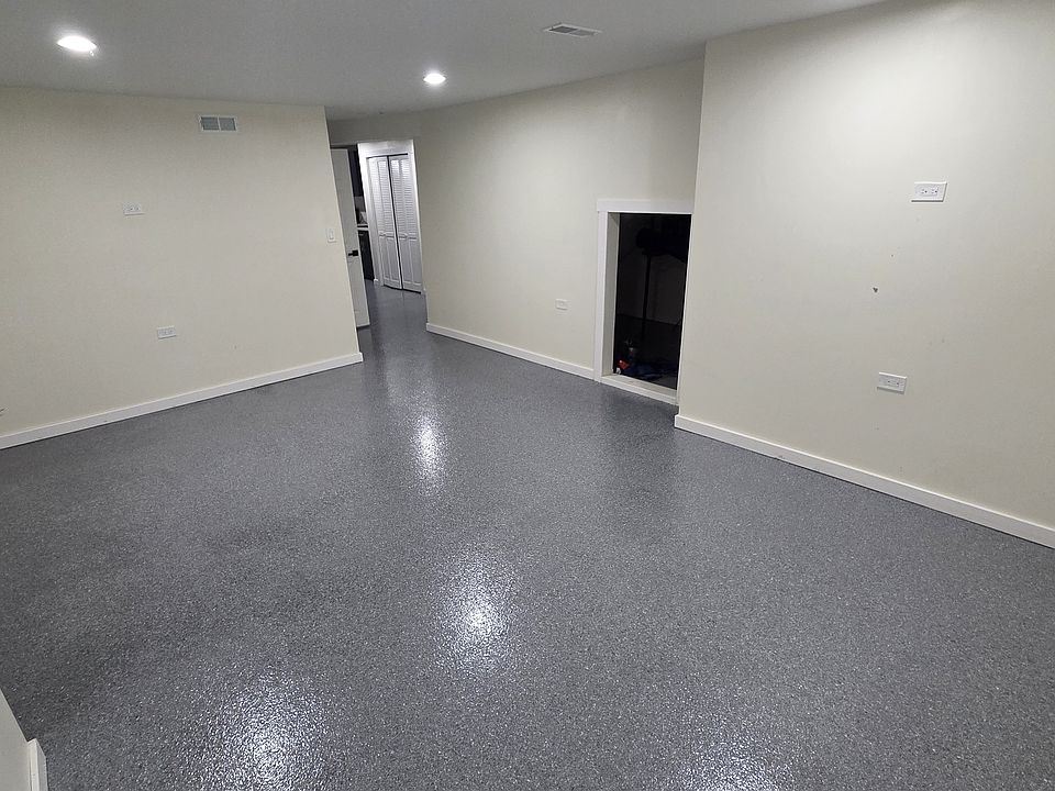 Living Room 13'11 x 18'0