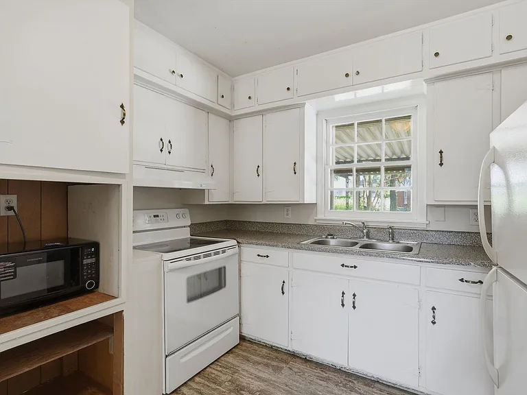 704 Jackson Dr — Photo 9