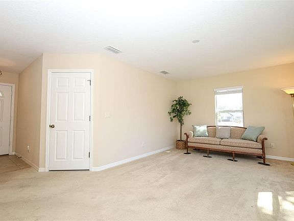 3rd image of 67 Aberdeen Cir