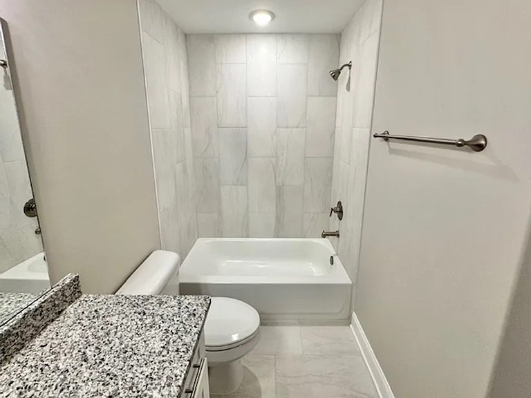 572 Rosalie Woods Dr — Photo 13