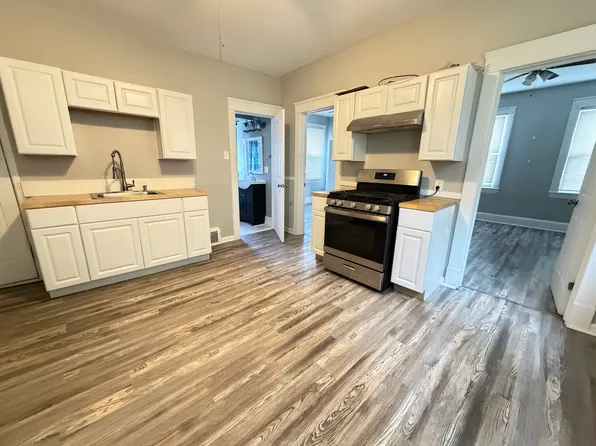 2105 Murray Hill Rd #3, Cleveland, OH 44106