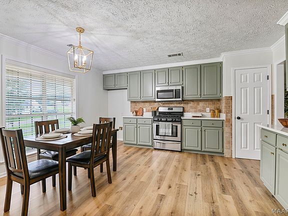 5th image of 61 Red Oak Dr