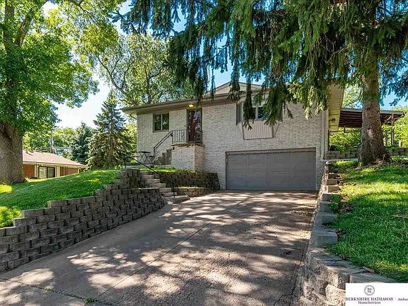 2nd image of 3405 Sherwood Dr