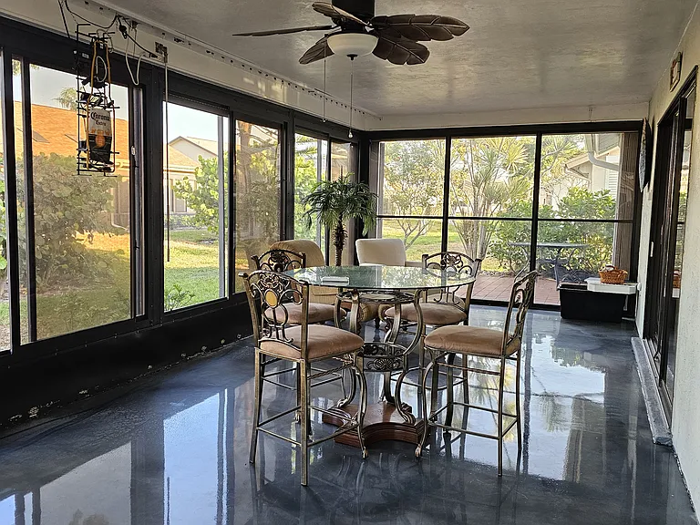 11131 Caravel Cir — Photo 32