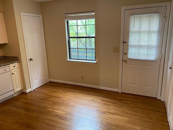 3rd image of 704 Fox Ridge Dr