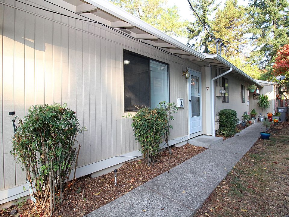 1st image of 7407-7409 SE Woodstock Blvd