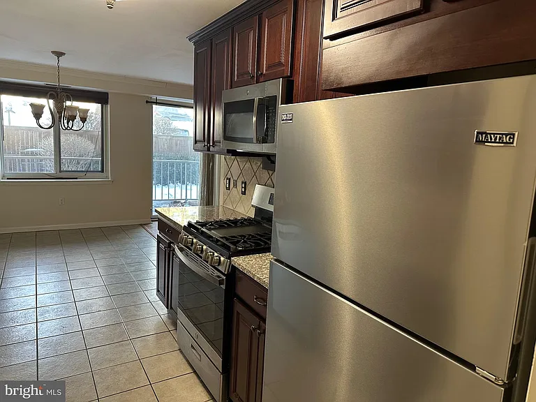 1637 Oakwood Dr #S-105 — Photo 9
