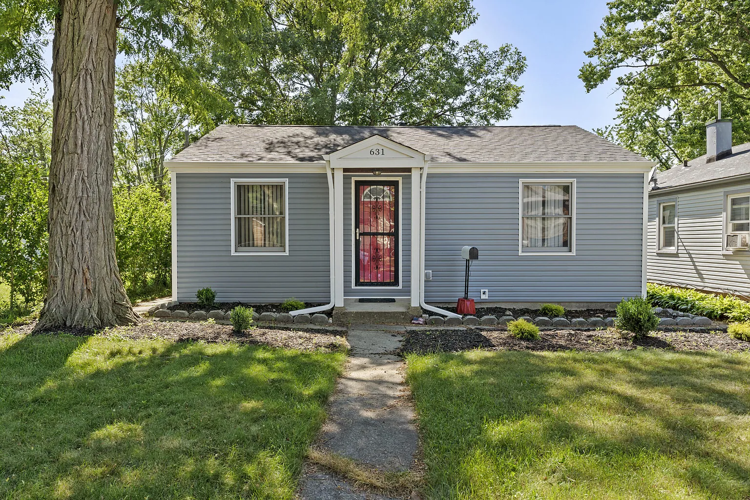 631 Donnelly St photo 1