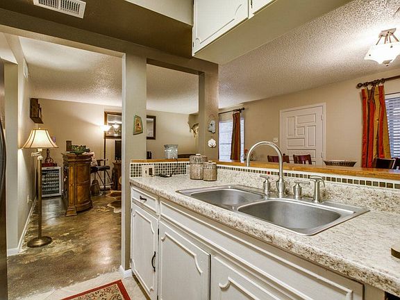 4th image of 102 Vassar Ln APT 8