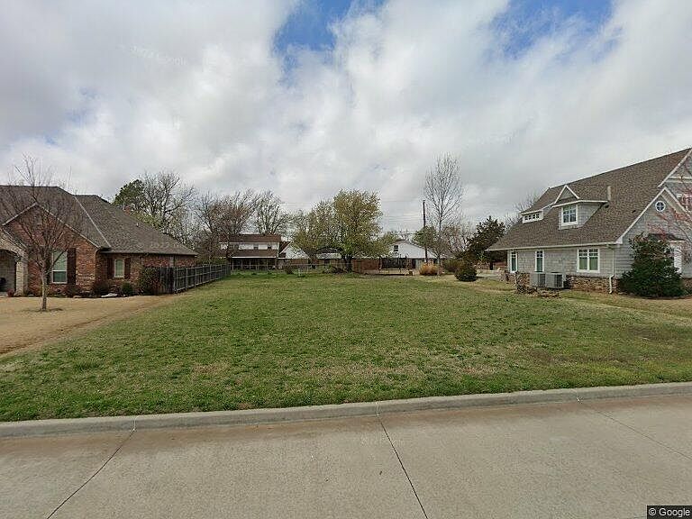 1st image of 2704 Belmont Dr #2